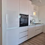 Sea View Modern Адехе
