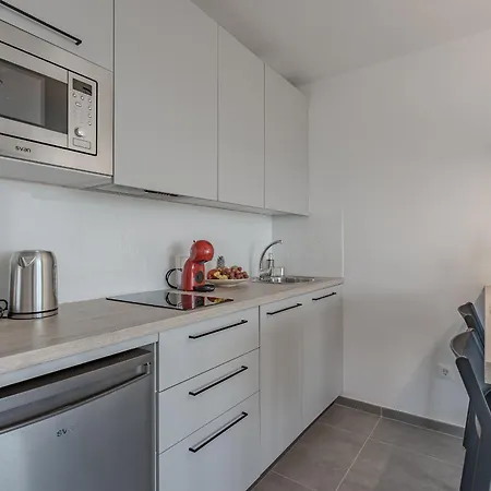 Deleted * أذيخي