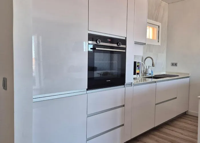 Sea View Modern Адехе